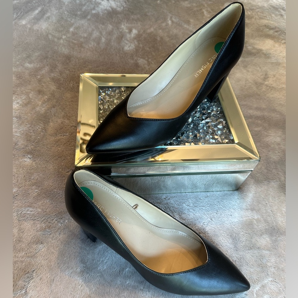 Description-Black pointed heel
Brand-Marc Fisher
Size-Women’s 8